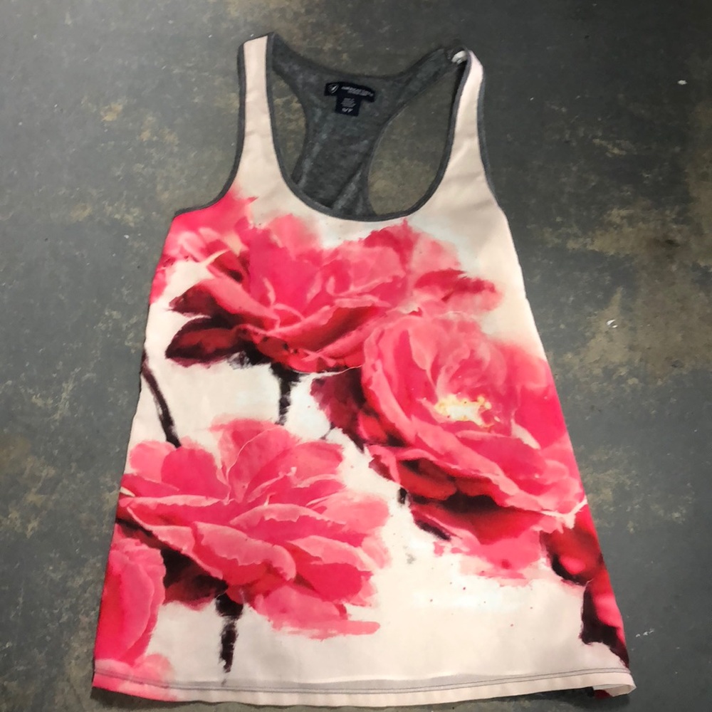 Women’s American Eagle Top———Bin-L-1